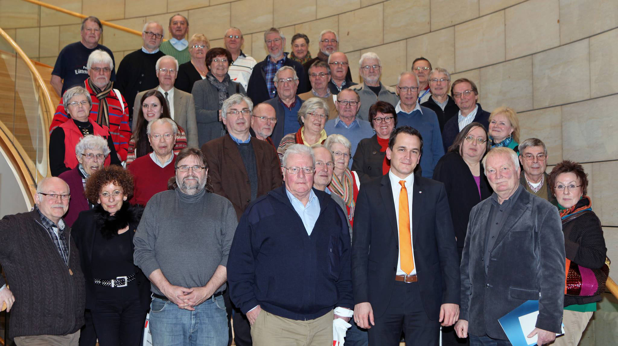 Jens Nettekoven MdL mit seiner Besuchergruppe im Landtag