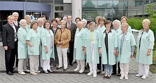 Oliver Wittke wurde bei seiner Ankunft vor dem Klinikum u. a. von Brgermeisterin Monika Hein und dem Medizinischen Direktor, Dr. Thorsten Kehe begrt.